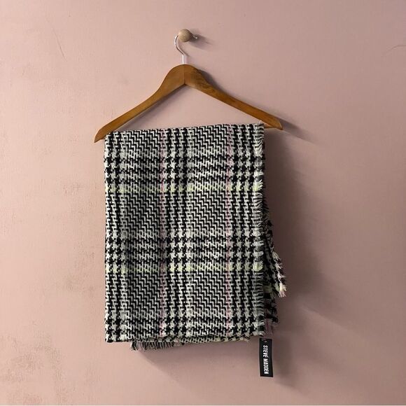 Steve Madden NWT Cream/Black/Yellow/Pink Houndstooth Sequin Frayed Blanket Scarf - Picture 2 of 10
